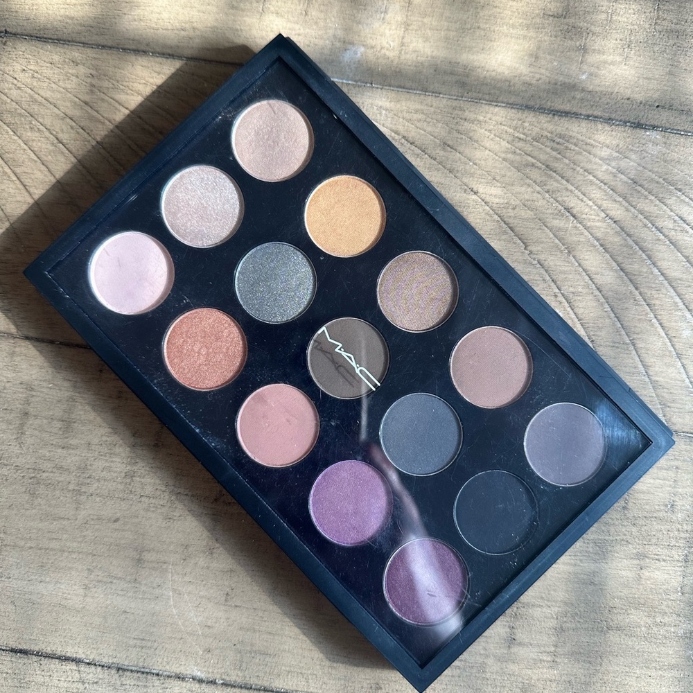 MAC Cosmetics 15 Pan Eyeshadow Palette - Shimmering Neutrals and Purples NEW